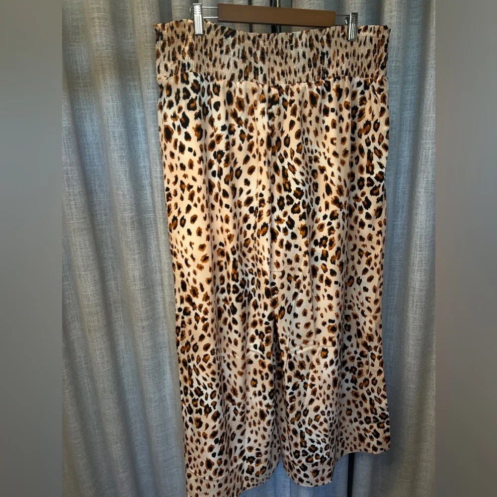 NWOT Animal Print Wide Leg Pant Smocked Waistband Size 2X - Picture 1 of 3